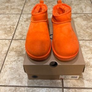 Women’s Uggs, size 9